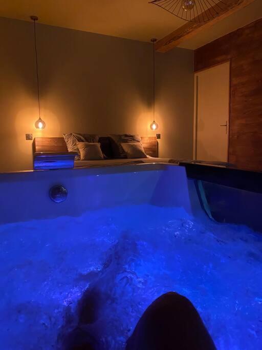 Superbe Appartement Avec Jacuzzi Et Jardin Prive Marlhes Exteriér fotografie